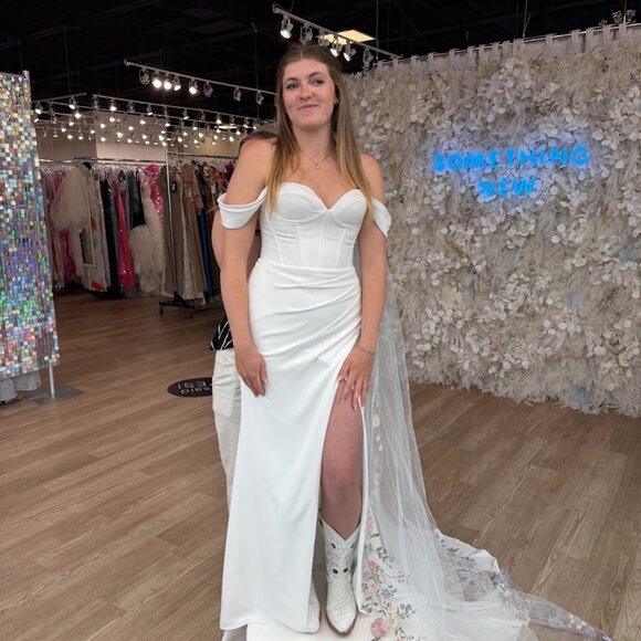 Brand New Size 12 Wedding Dress - Picture 3 of 7